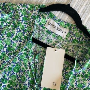 NWT Sabina Sommer floral blue/green Ajla top
